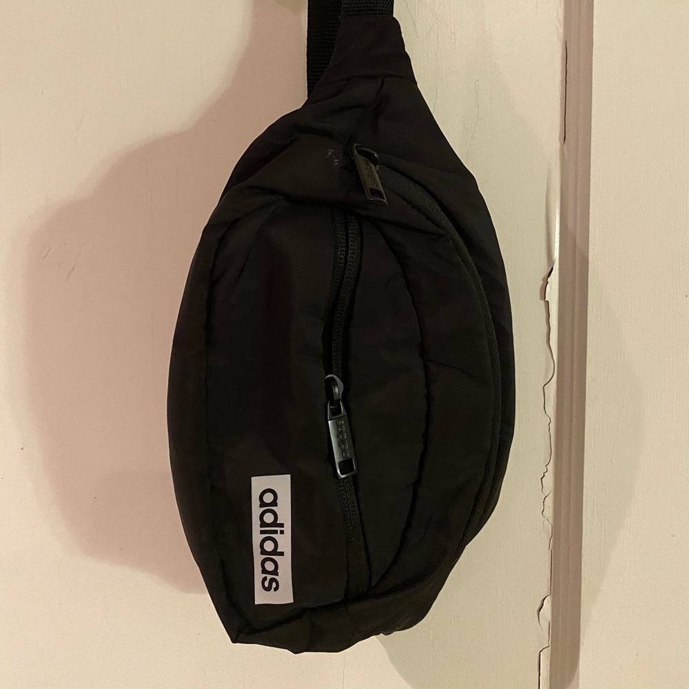 Black fannypack